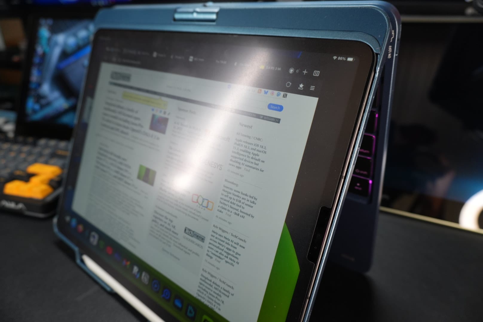 The case in Tent Mode, when the screen faces the user and the keyboard is behind the screen
