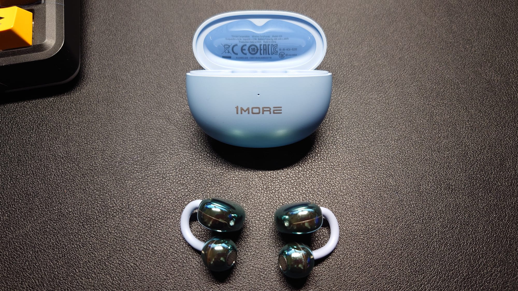1More S20 out of their case.  The bodies are a shiny metallic medium-dark blue and the stems are light blue to match the case.