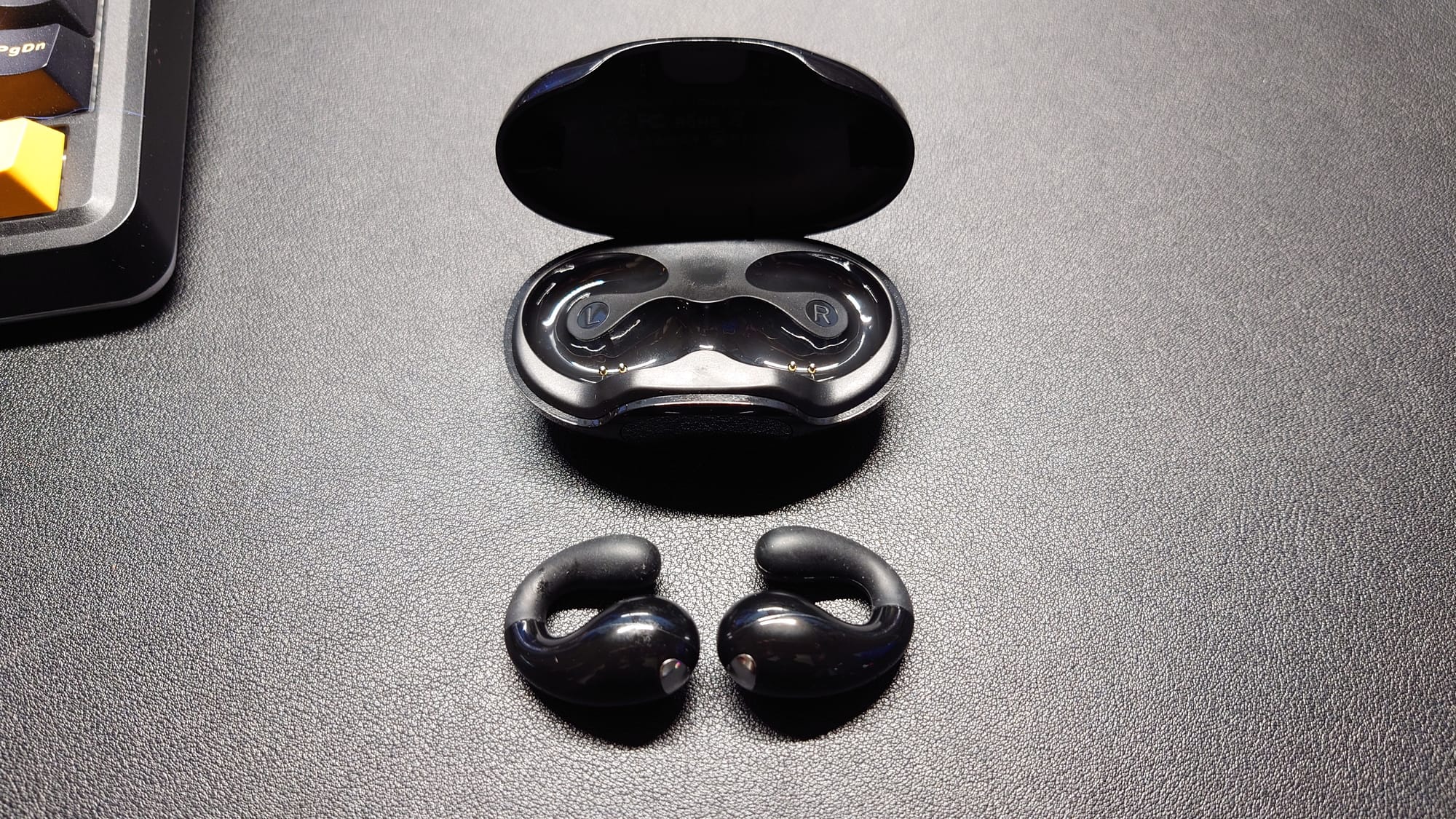The Boytond earbuds have shiny black front bodies and matte black rears.  They have a shiny metal dot on them where the controls should be.